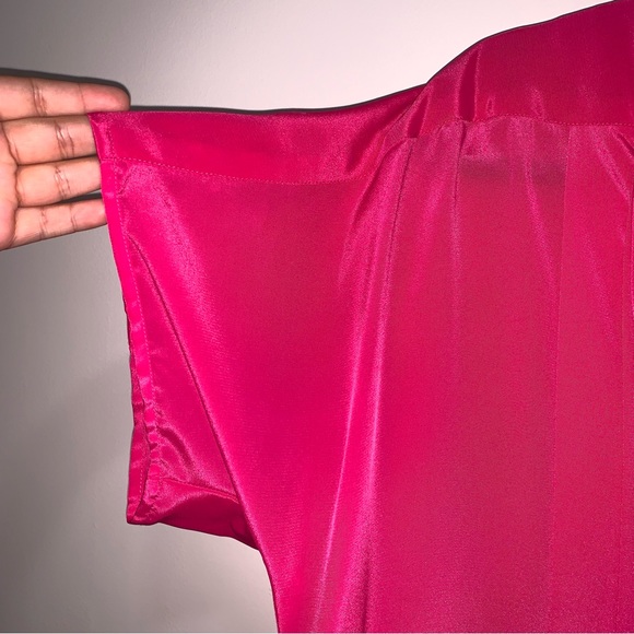 🌷5/$20 Women’s Vibrant Pink Blouse - Picture 3 of 5